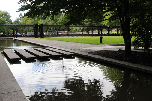 Ivar Aasens hage -vannspeil[1]